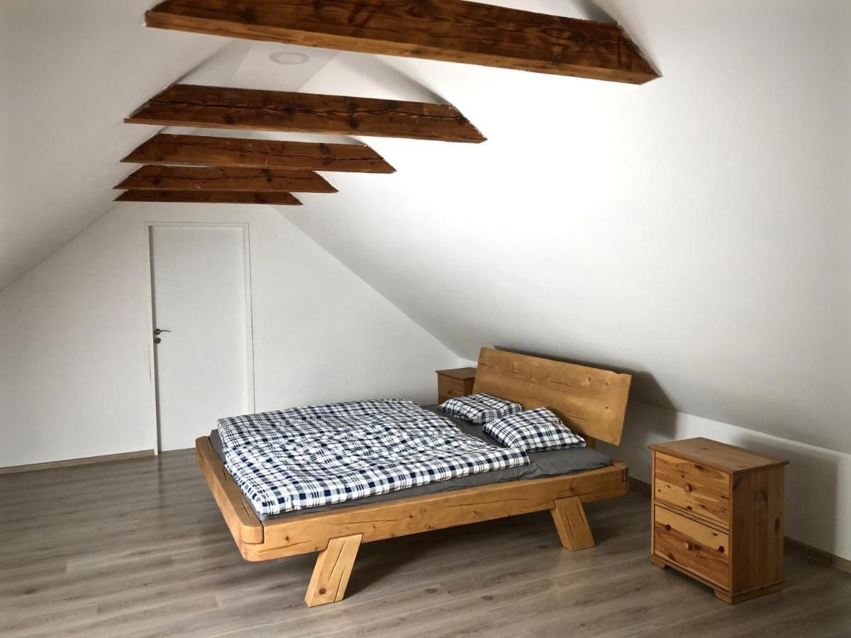 Mezonetový apartmán s terasou na samotě v lese Vlkava Exteriér fotografie