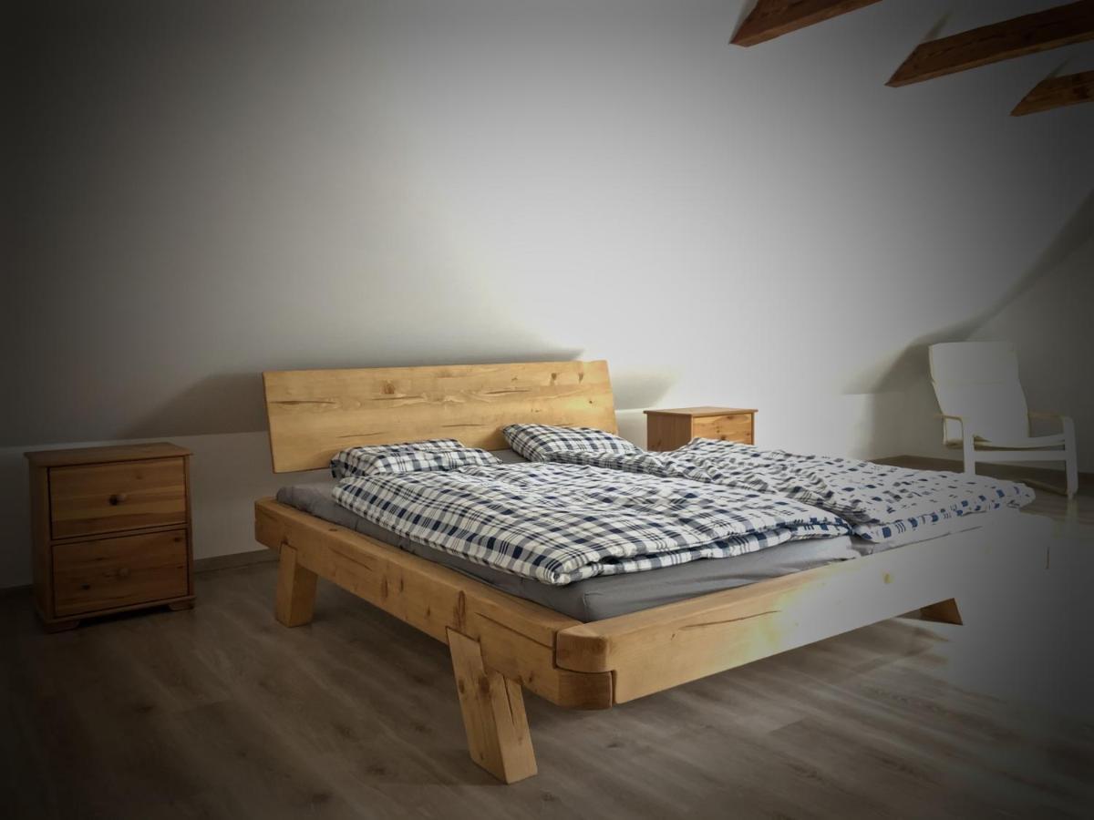 Mezonetový apartmán s terasou na samotě v lese Vlkava Exteriér fotografie